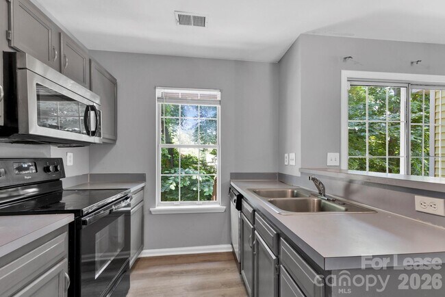 Foto del edificio - 6315 Windsor Gate Ln