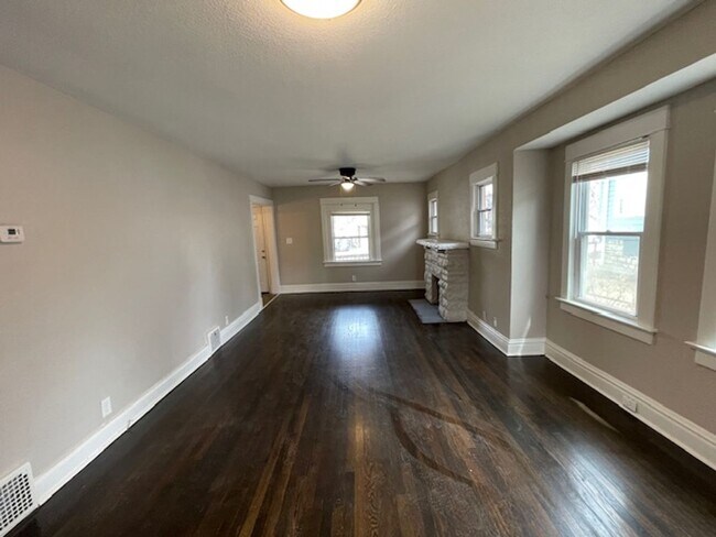 Foto del edificio - 3bd/1ba Home, Large Yard!! Half off 2nd Mo...