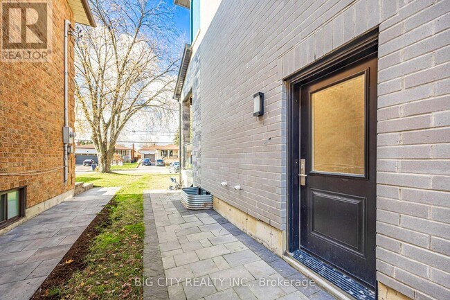 Building Photo - 39 Aragon Ave