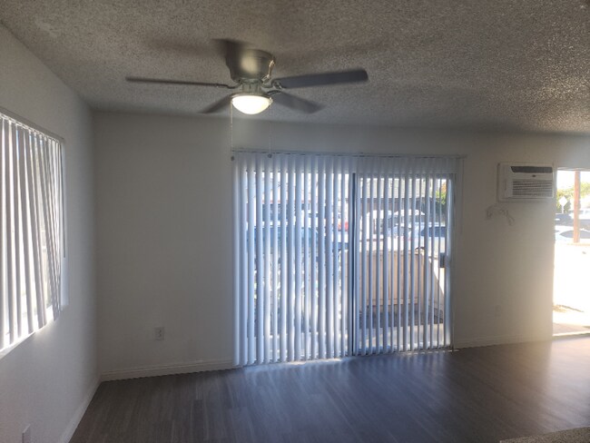 Foto del edificio - 12221 Telephone Ave