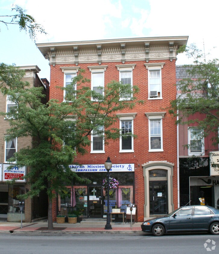 Primary Photo - 219 S George St