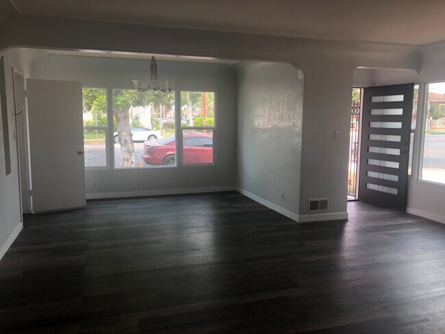 Dining room area - 5800 Via Corona St
