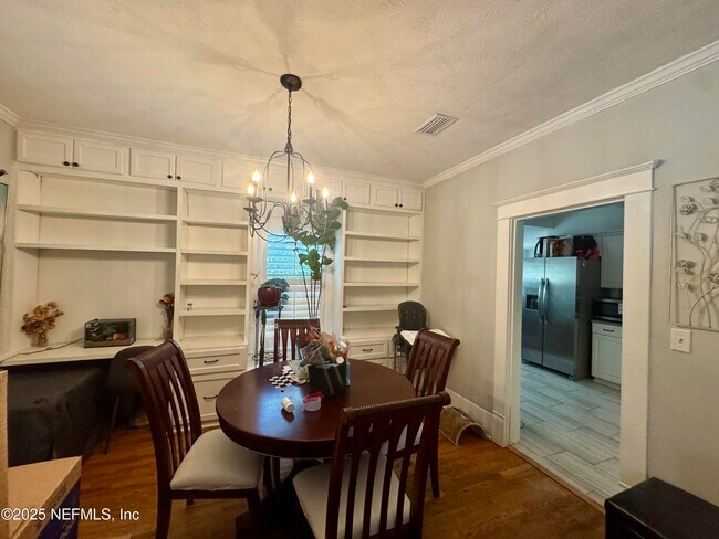 Foto del edificio - 3649 Walsh St