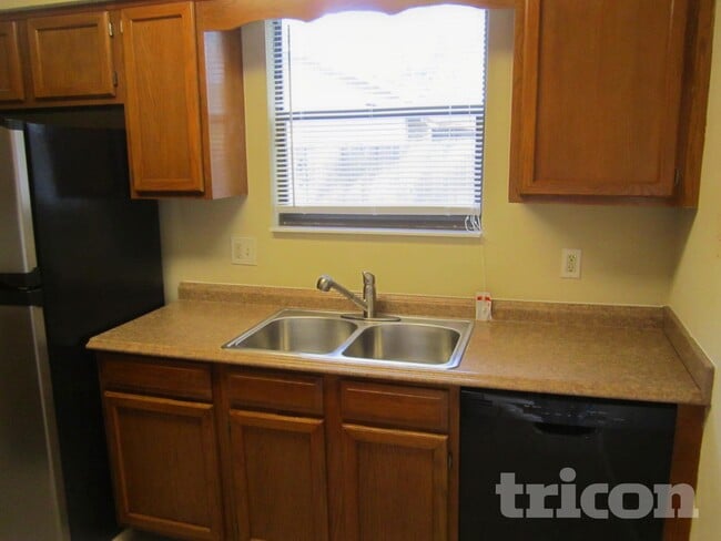 Building Photo - 11565 N Ride Cir E