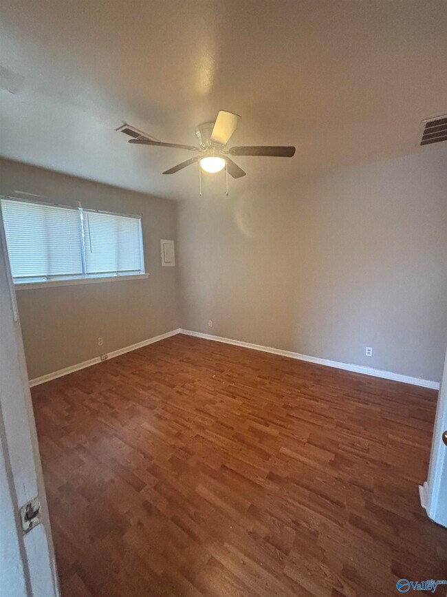 Foto del edificio - 907 Stevens Ct NE