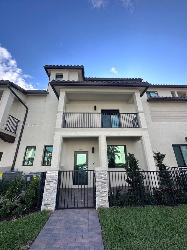 4470 NW 83rd Ave, Doral, FL 33166 Townhome Rentals in Doral FL