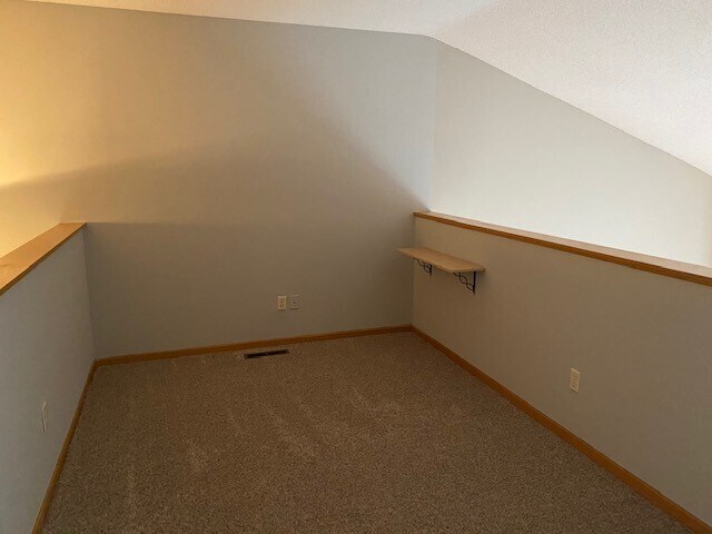Building Photo - 689 Kingfisher Ln