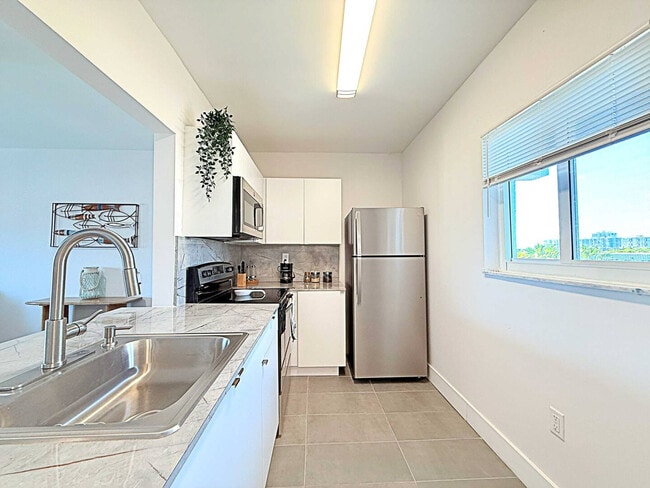 Foto del edificio - 3626 NE 168th St