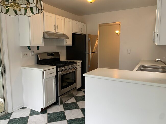 Building Photo - 320 Pembroke Ct