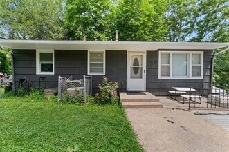 Building Photo - 2204 S Cedar Ave