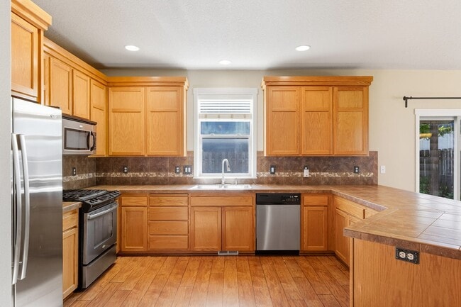 Building Photo - Delightful 4-Bedroom, 2.5-Bath Home in the...