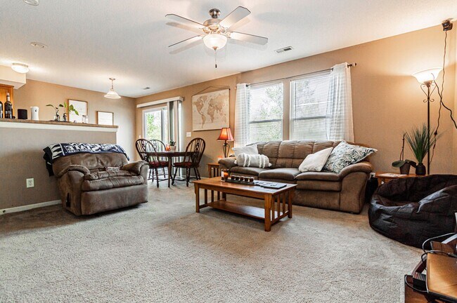 Foto del edificio - Spacious Home Close to Fort Riley!
