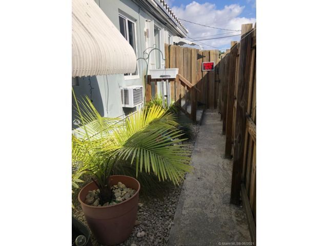 Primary Photo - 205 E Dania Beach Blvd