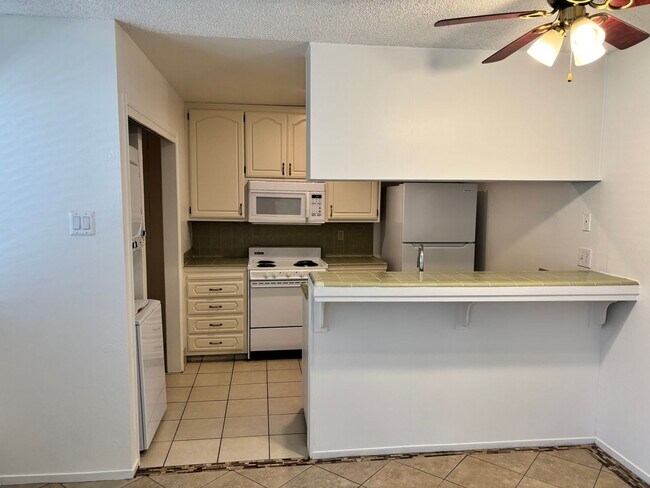 Foto del edificio - ONLY $1,500 PER MONTH FOR THIS SUPER CUTE , SPACIOUS 2 BEDROOM / 1 BATHROOM CONDO CENTRALLY LOCAT...