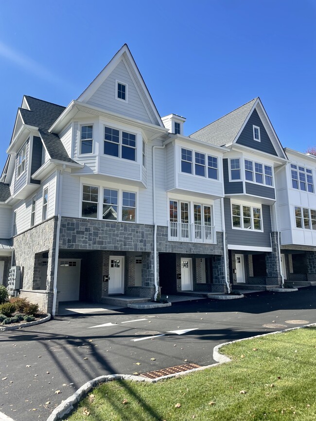Building Photo - 100 Schraalenburg Rd