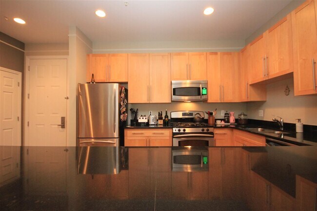 Building Photo - 1300 Grand St