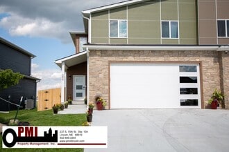 Building Photo - 256 N 105th St