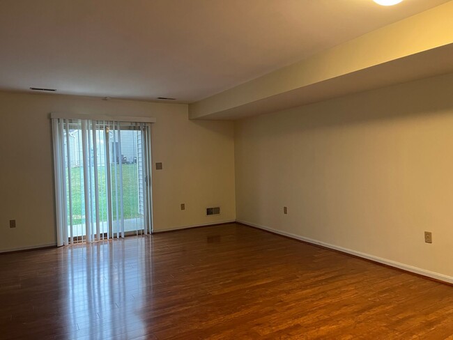 Foto del edificio - Beautiful 2 bedroom 1 Bathroom Townhome in...