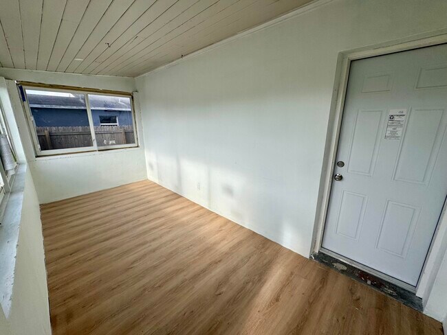 Building Photo - 2513 Avenue E