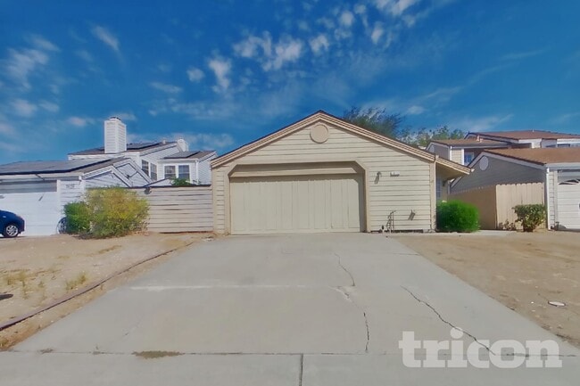 Building Photo - 3613 Bellflower Dr