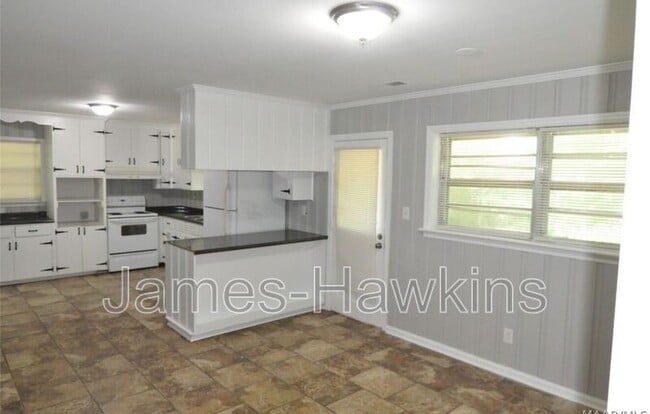 Building Photo - 3431 Mayfair Rd