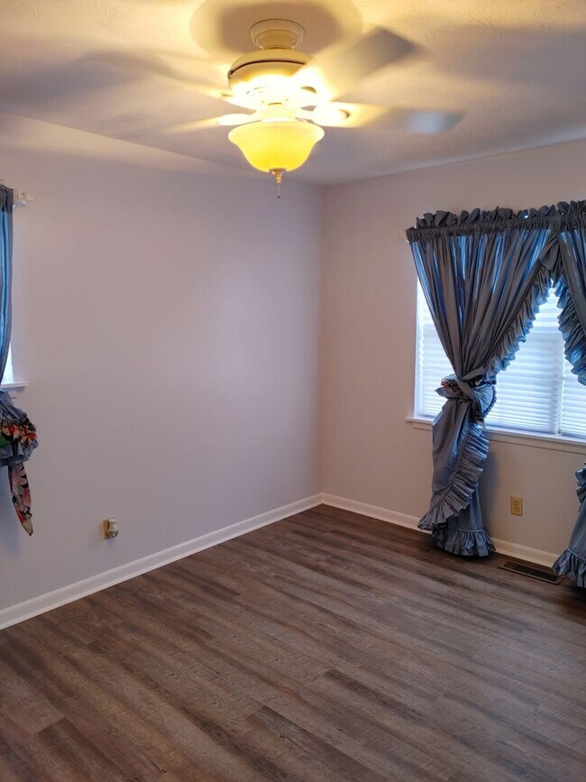 Building Photo - 67 Hickory Dr