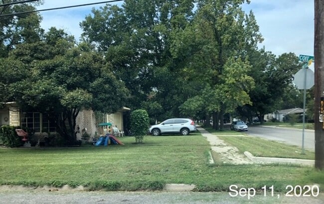 Building Photo - House for Lease