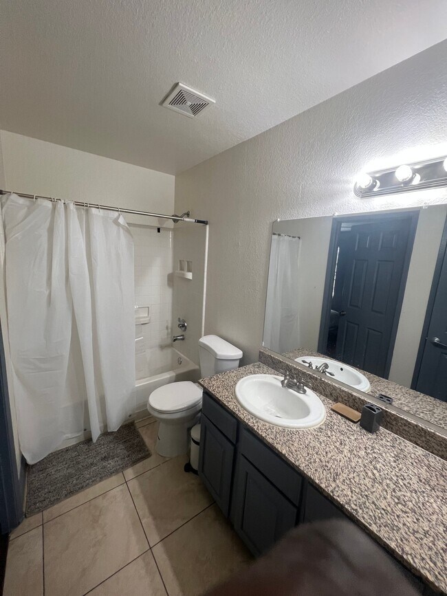 Foto del edificio - 6800 E Lake Mead Blvd