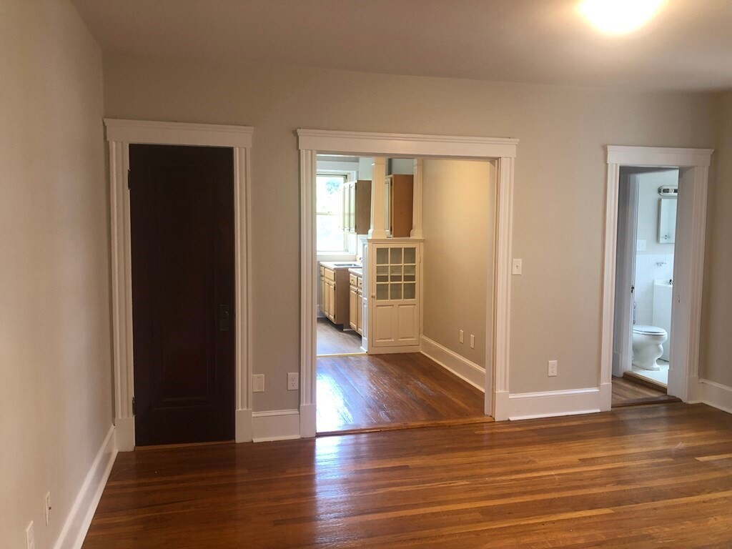 Primary Photo - 1 Craigie St