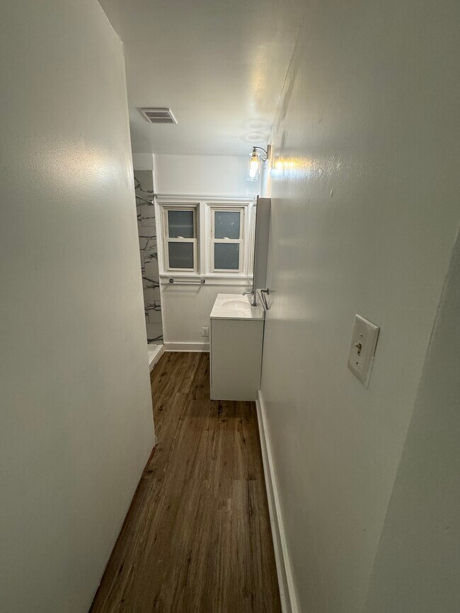 Building Photo - 1070 Helderberg Ave