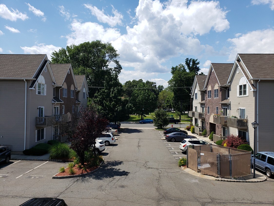 476 Forest St, Kearny, NJ 07032 Townhome Rentals in Kearny NJ