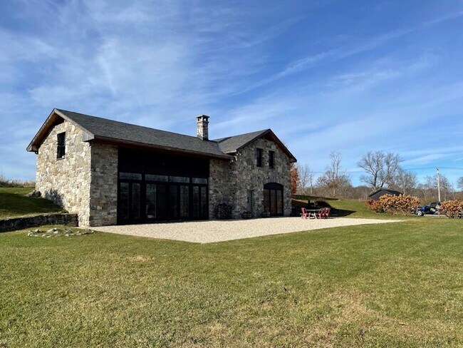 Foto del edificio - 691 Wiltsie Bridge Rd