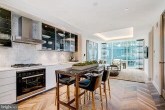 Building Photo - 300 International Drive