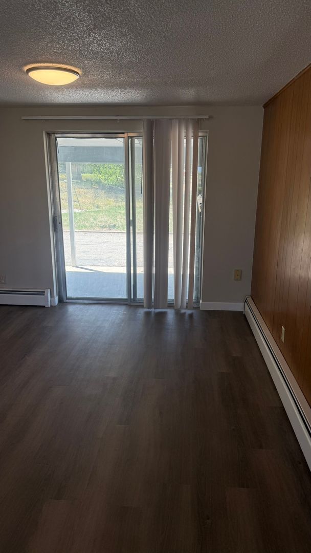 Foto del edificio - 547 Greenwood Dr