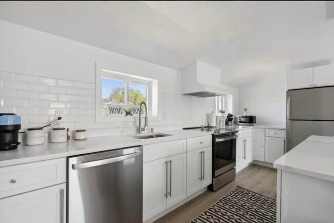 Building Photo - 1001 80th St