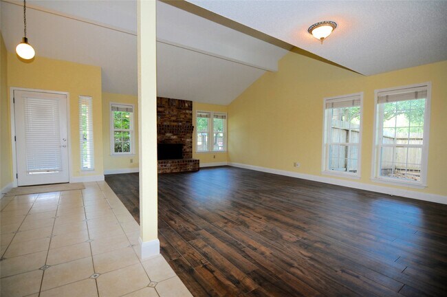 Foto del edificio - 1903 Brushy Creek Dr