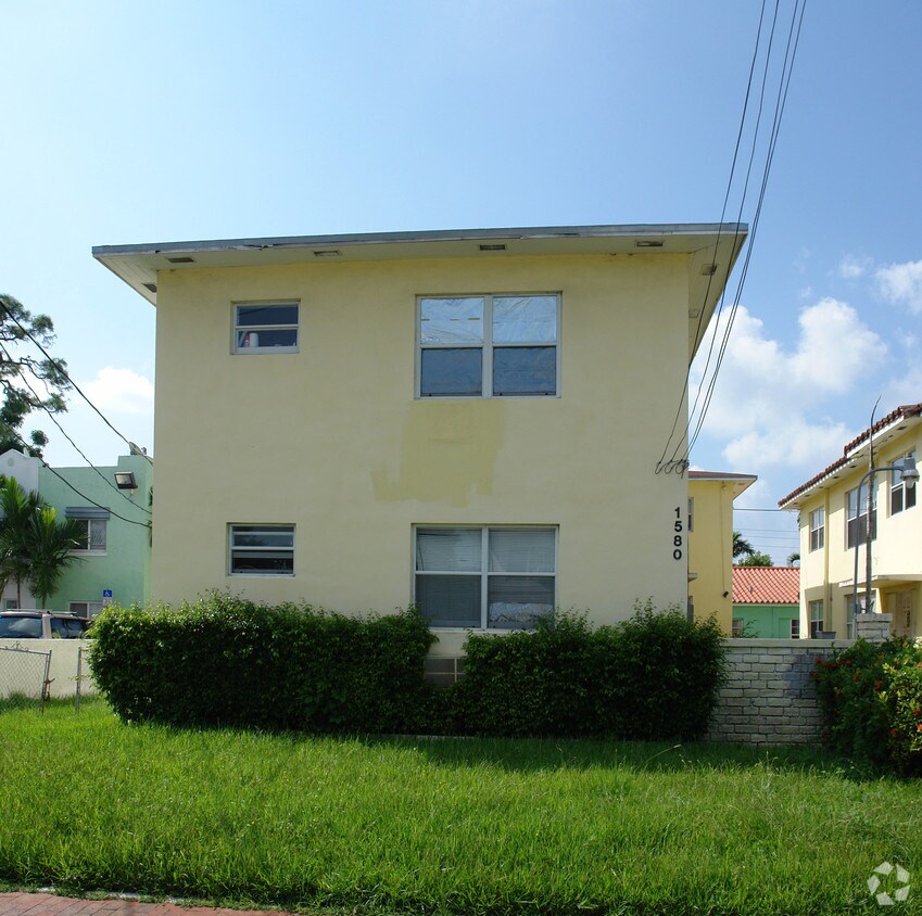 Primary Photo - 1580 SW 6th St