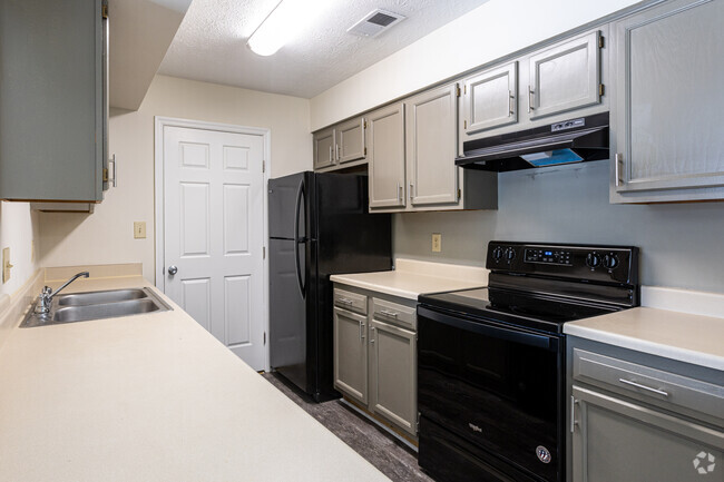 2BR, 2.5BA - 935 SF - Kitchen - Crown Pointe - NEWLY Renovated!