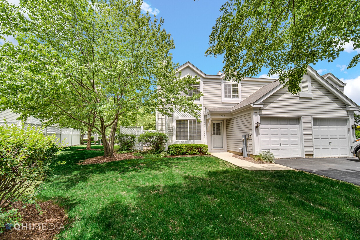 425 Monmouth Ct, Aurora, IL 60504 Townhome Rentals in Aurora IL