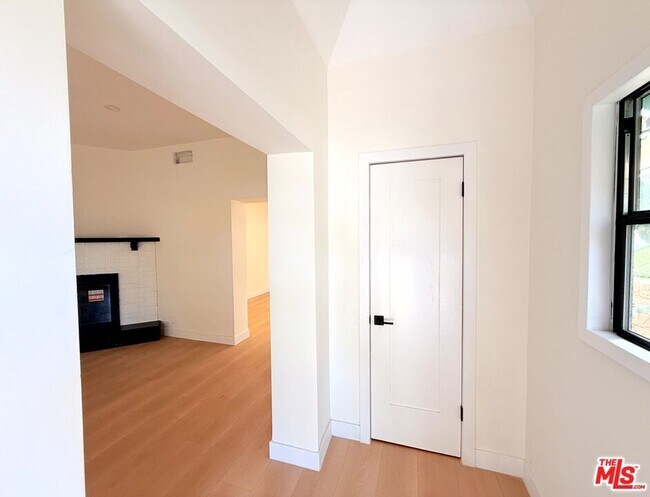 Building Photo - 6132 Whitsett Ave