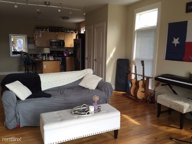 Building Photo - 1 br, 1 bath Condo - 817 3 rd ave north