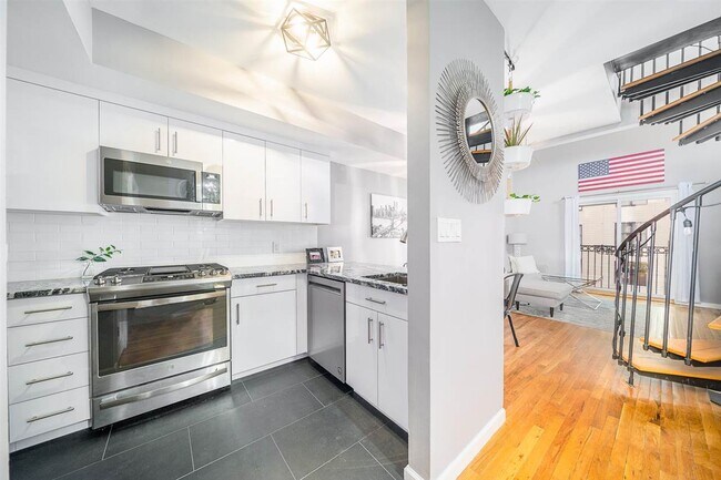 Foto del edificio - 722 Adams St