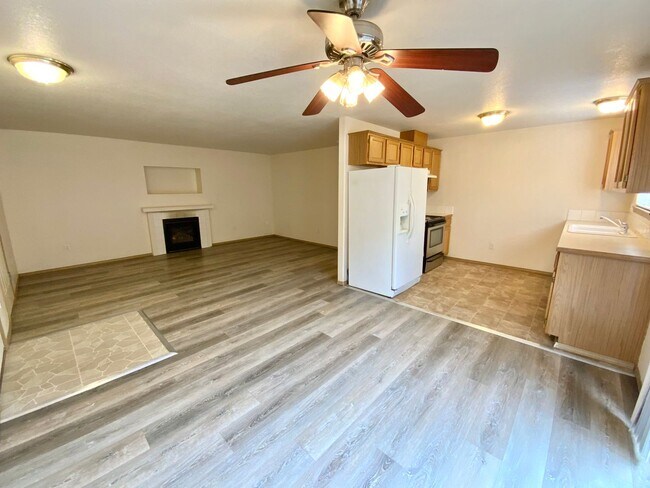 Building Photo - Charming 3 Bedroom, 2 Bath House with Gara...
