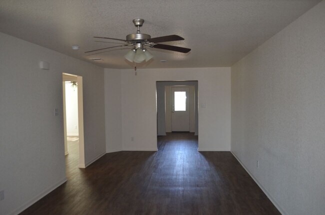 Foto del edificio - 400 Elbert Ln