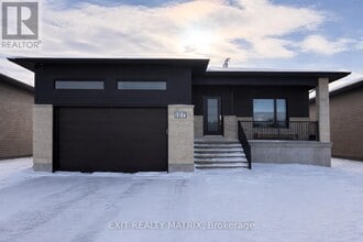 Building Photo - 107 Chateauguay St