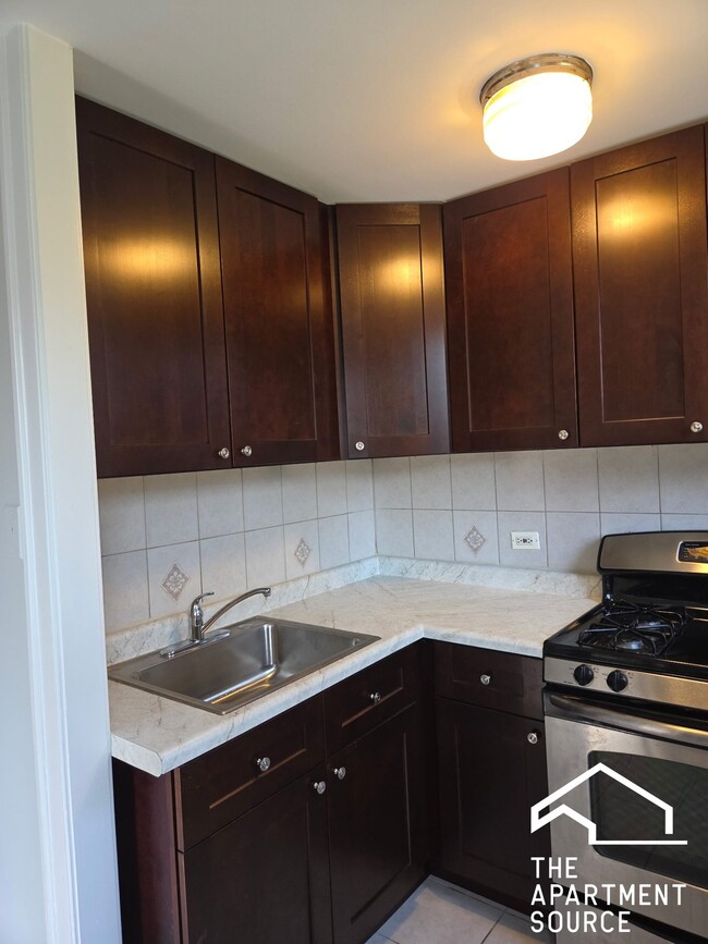 Photo - 7460 N Ashland Blvd Apartment