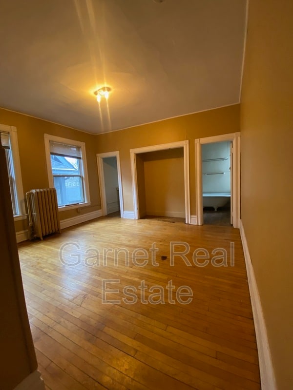 Building Photo - 583 Lincoln Ave