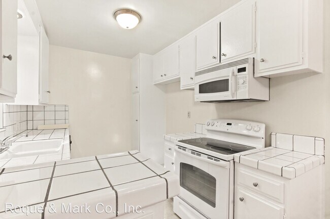 Foto del edificio - 2 br, 2 bath Apartment - 12246 Montana Ave...