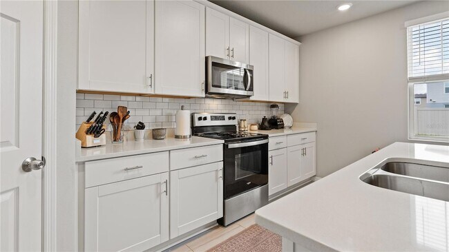 Building Photo - 5291 Meredrew Ln