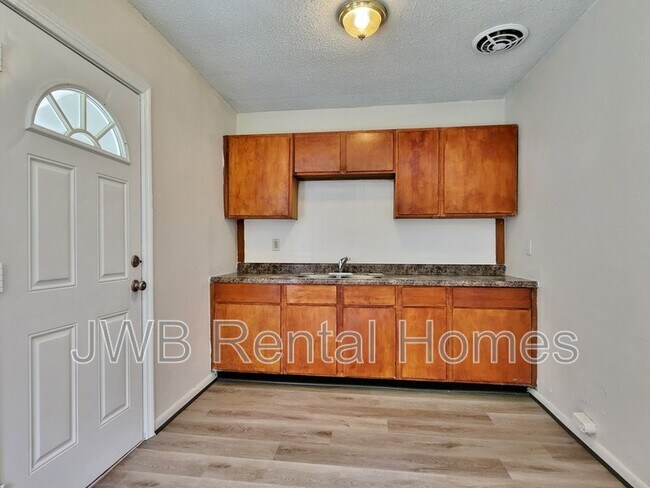 Building Photo - 8973 Van Buren Ave